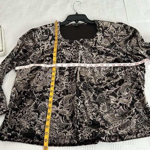 Briggs New York velour 2X top with attached shell - Picture 3 of 6